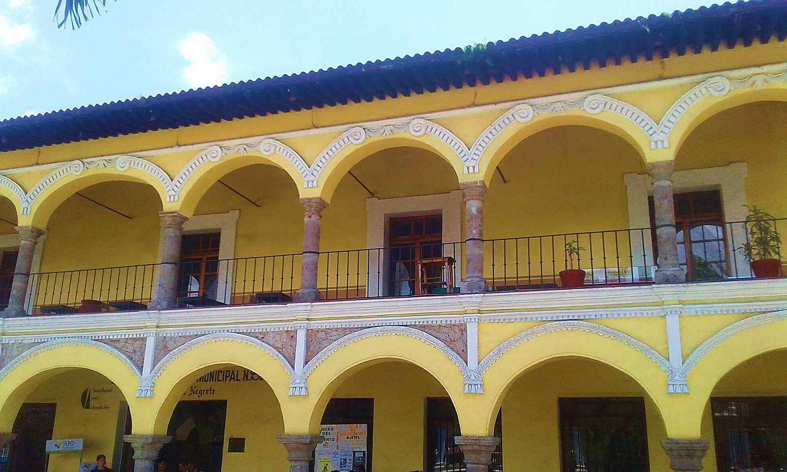 Esquina del conjunto con el nombre La Favorita, la cantina que ocupó avenida 3 y calle 3. Fotografía de 2019.
